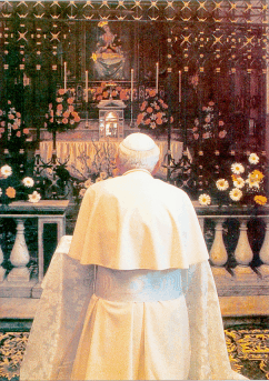 Il Santo Padre Giovanni Paolo II in visita nel Santuario.